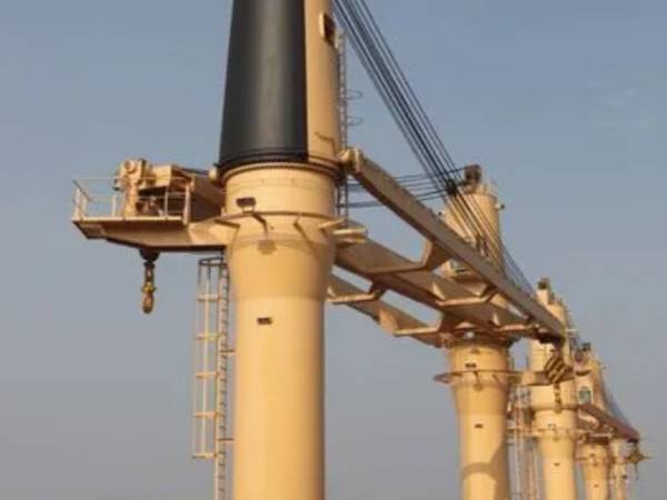 克令吊的安裝過程中如何保持施工現(xiàn)場(chǎng)的整潔和**？